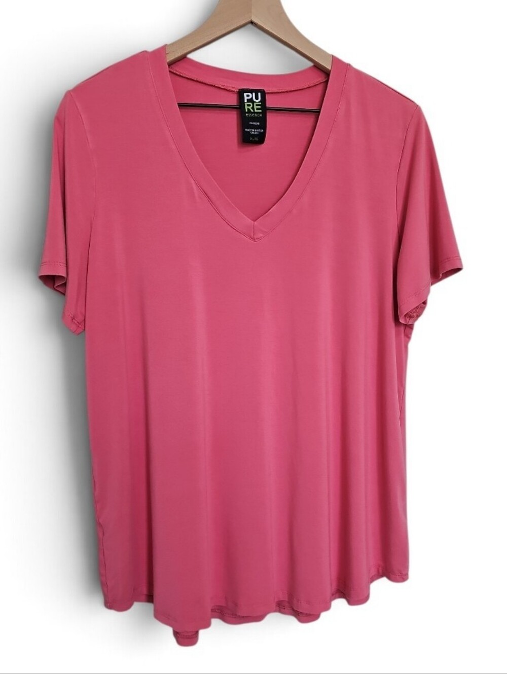 PURE ESSENCE V-NECK TEE
